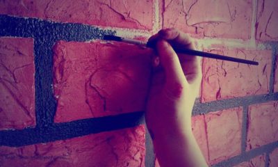Как красиво покрасить кирпичную стену?