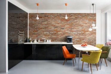 Как оформить кирпичную стену в квартире?