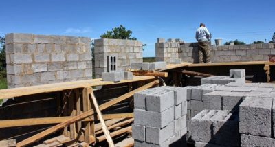 Какие керамзитобетонные блоки лучше для строительства дома?