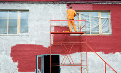 Чем покрасить кирпичный дом снаружи?