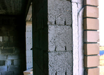Наружная отделка стен сарая из шлакобетонных блоков