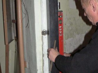 Как установить железную дверь в кирпичной стене?