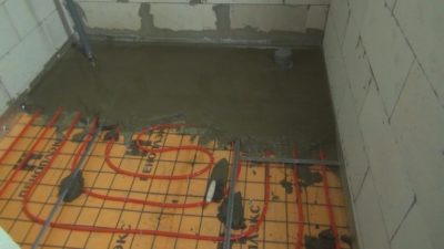 Как уложить водяной теплый пол под стяжку?
