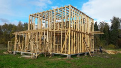 Стоит ли начинать строить каркасный дом осенью?