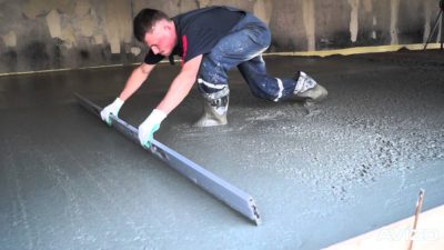 Как выровнять бетонную стяжку после заливки?