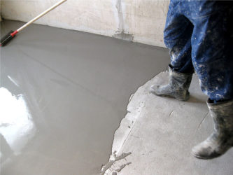 Как делать бетонную стяжку пола?