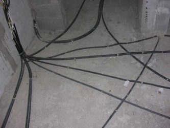 Прокладка кабеля в стяжке пола
