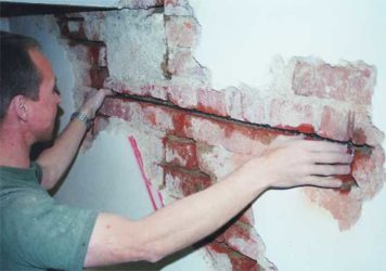 Как устранить трещину в кирпичной стене?