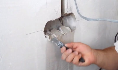 Монтаж блока розеток в бетонную стену