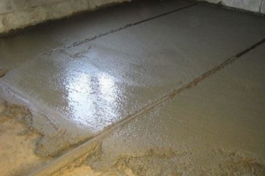 Как сделать бетонную стяжку в гараже?