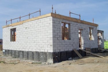 Какой газосиликатный блок лучше для строительства дома?