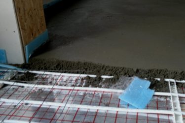 Как залить стяжку под водяной теплый пол?