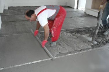 Как выровнять бетонную стяжку после заливки?