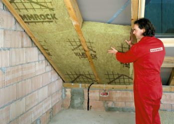 Как уложить утеплитель на потолок изнутри помещения?