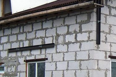 Как стянуть стены кирпичного дома?