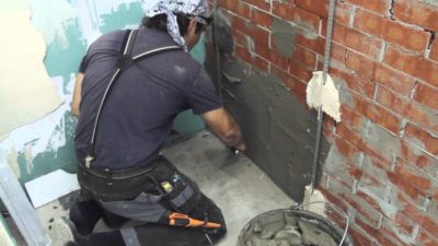 Оштукатуривание кирпичных стен своими руками