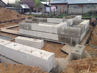 Фундамент из бетонных блоков плюсы и минусы