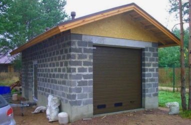 Как построить гараж из керамзитобетонных блоков?