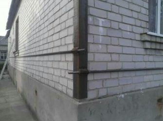 Стяжка кирпичного дома при трещинах в стенах