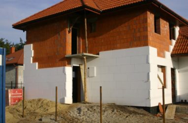 Как утеплить фасад кирпичного дома пенопластом?