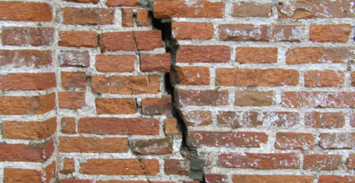 Устранение трещин в кирпичных стенах