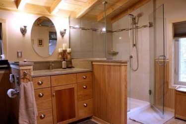 Kako napraviti kupaonicu u kući od drveta: komunikacije, hidroizolacija i ukras
