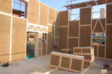 Панели для строительства дома какие лучше?